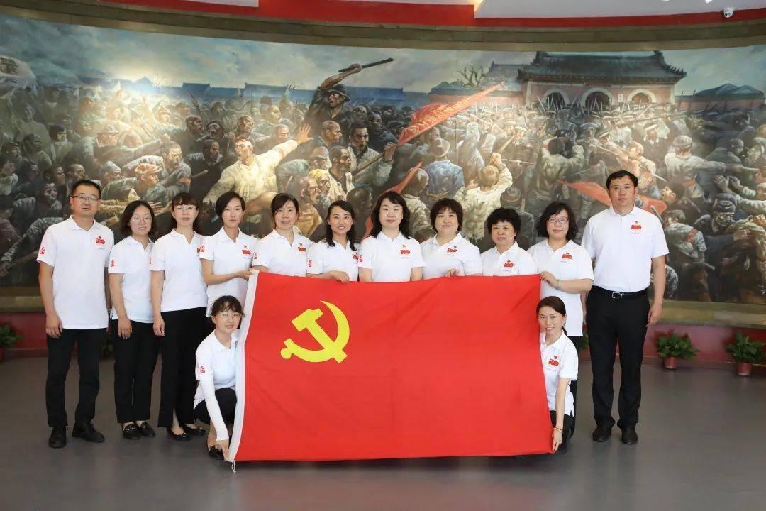可爱的小孔雀救援