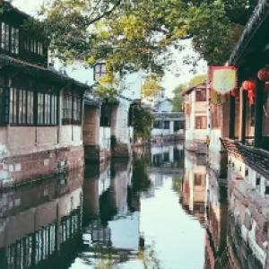 迷路的可爱女宝宝